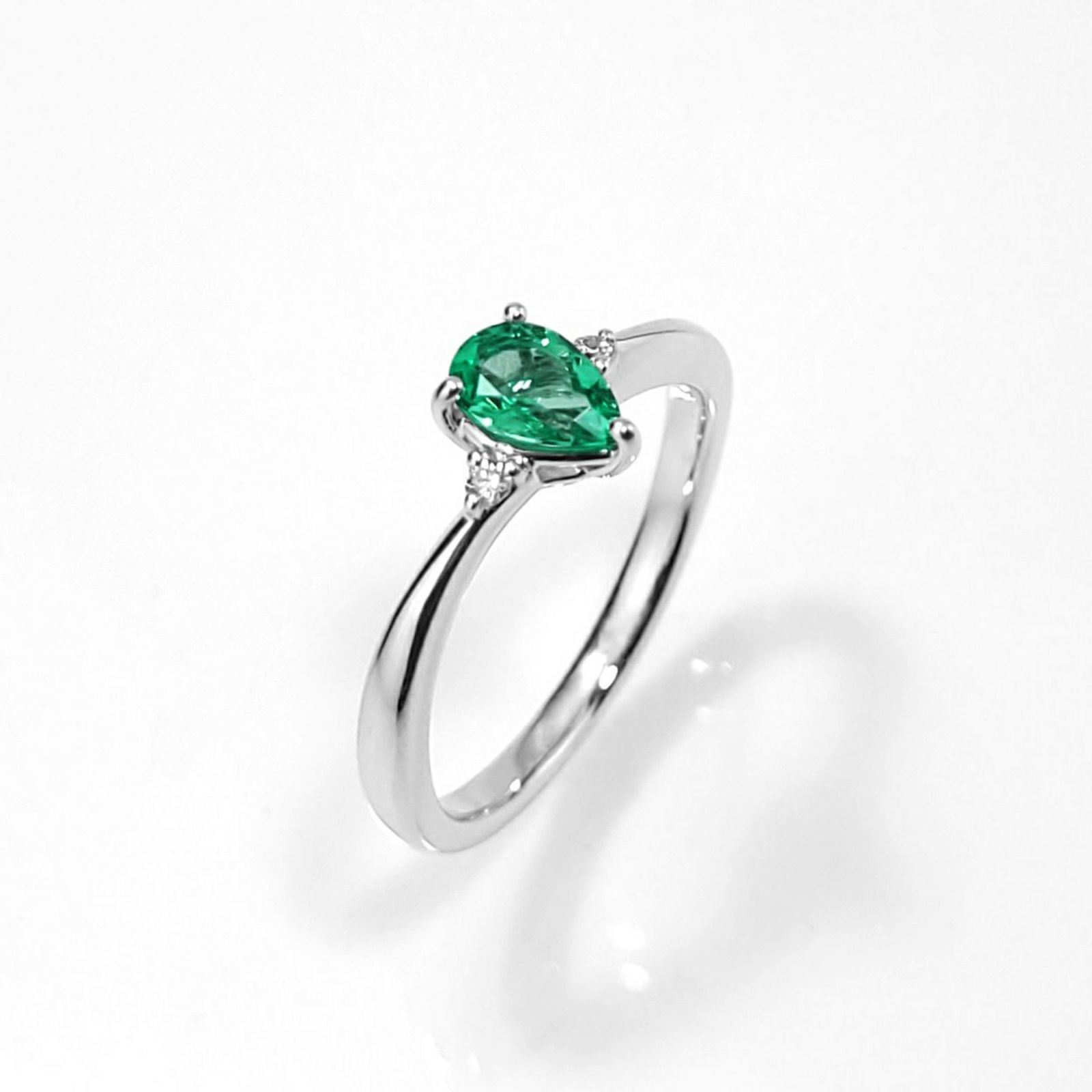 コロンビア産無処理エメラルド(ノンオイル)0.34ctプラチナリングダイヤ0.03ct付(GIA宝石鑑別書付)
