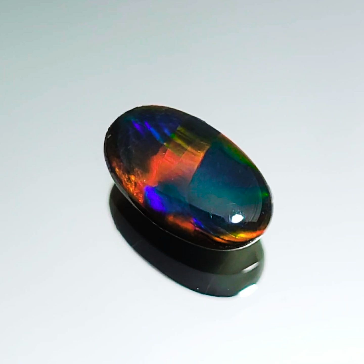 ブラックオパール0.99ct(中央宝石研究所宝石鑑別書付) | ユアエメラルド