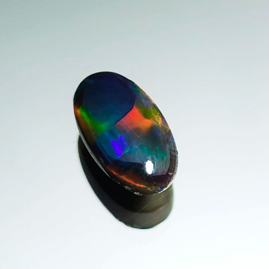 ブラックオパール0.99ct(中央宝石研究所宝石鑑別書付)