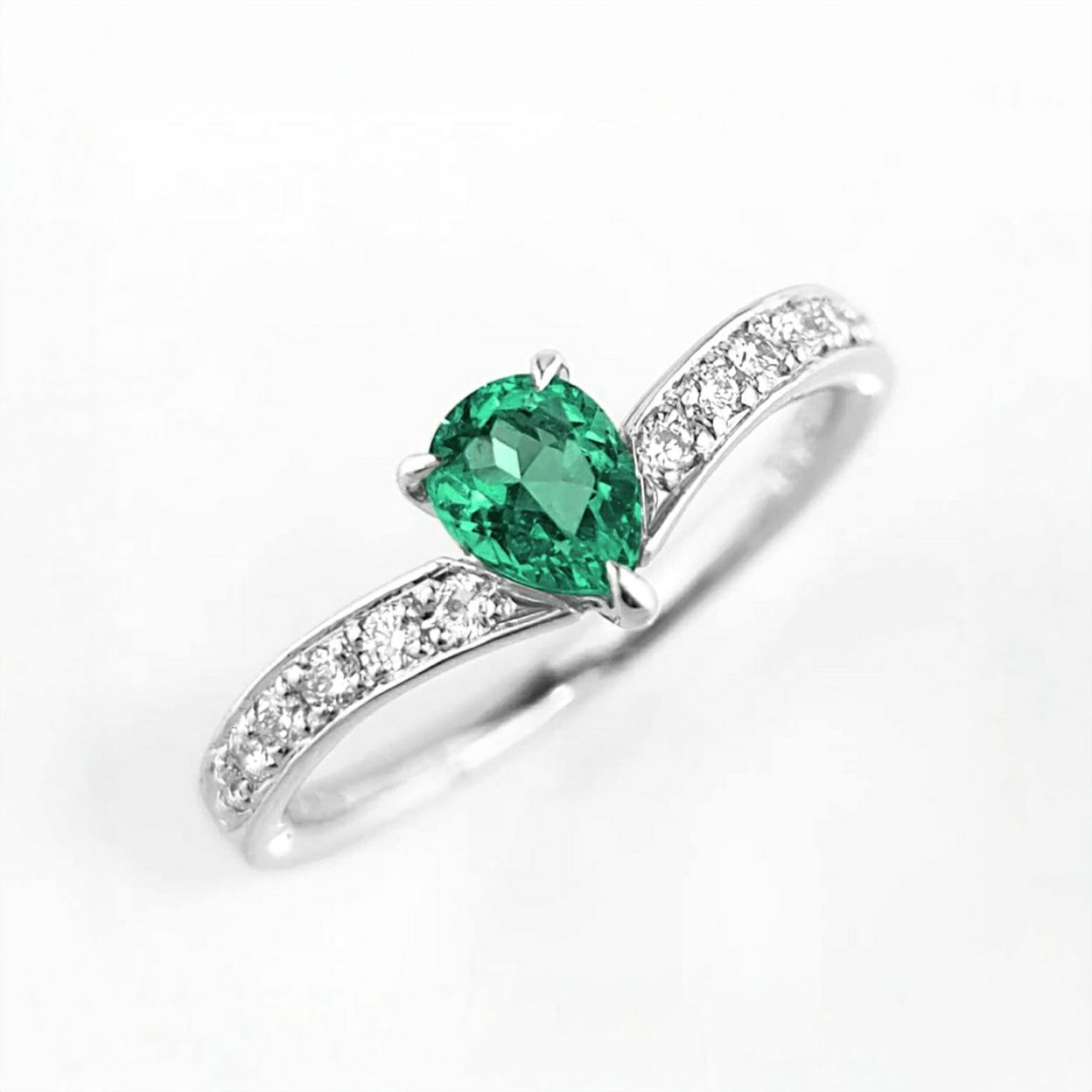 コロンビア産無処理エメラルド(ノンオイル)0.35ctプラチナリングダイヤ0.12ct付(GIA宝石鑑別書付)