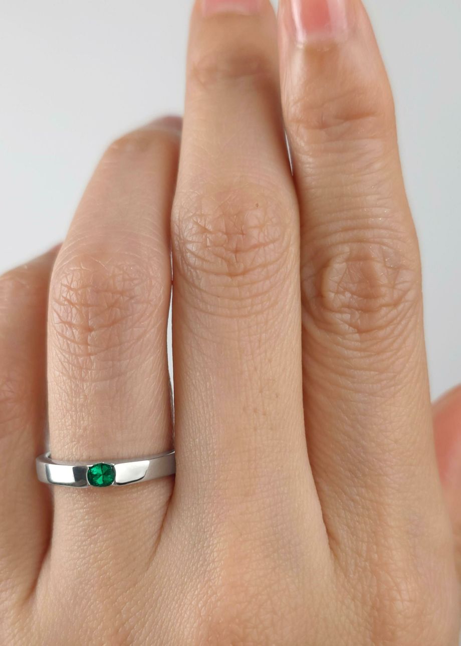 コロンビア産無処理エメラルド(ノンオイル)0.14ctプラチナリング(GIA宝石鑑別書付)