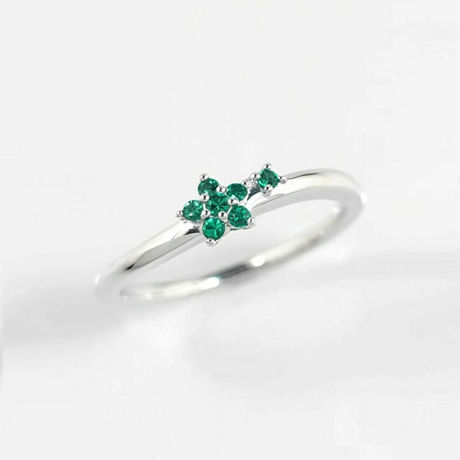 コロンビア産エメラルドスタープラチナリング【STAR Flower】