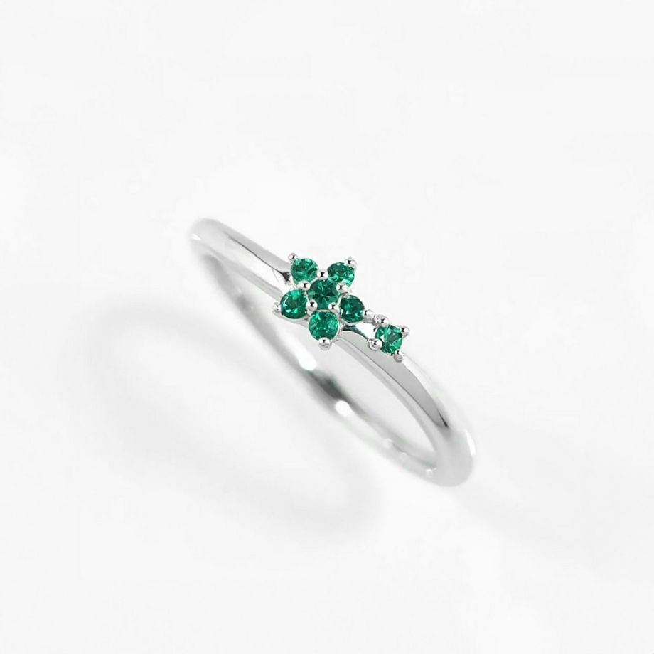 コロンビア産エメラルドスタープラチナリング【STAR Flower】