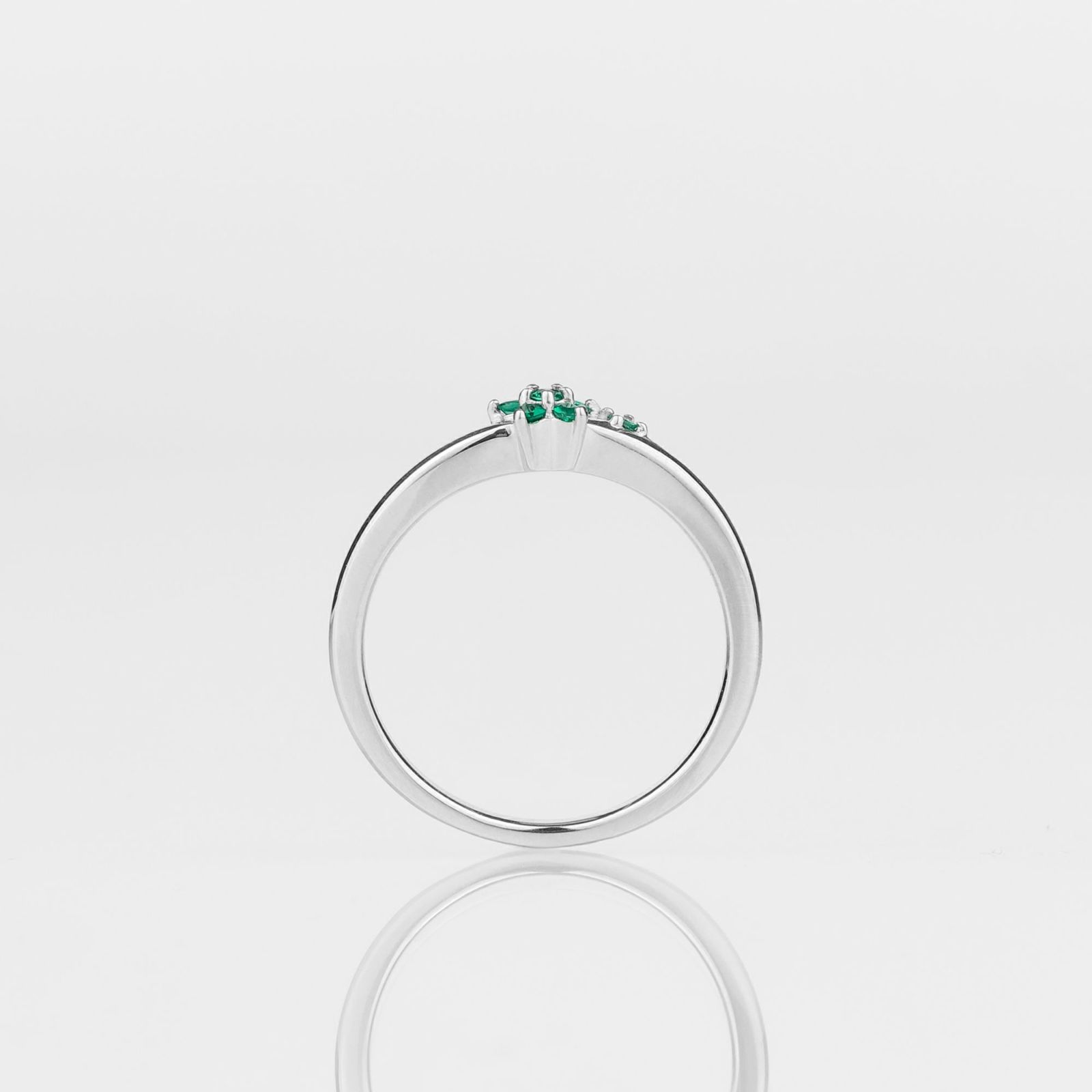 コロンビア産エメラルドスタープラチナリング【STAR Flower】