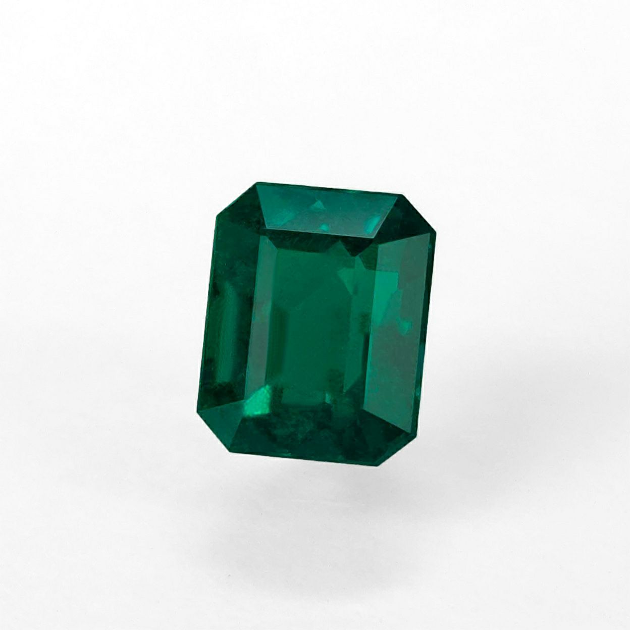 コロンビア産ムゾー鉱山無処理エメラルド(ノンオイル)0.85ct(GRS宝石鑑別書付)