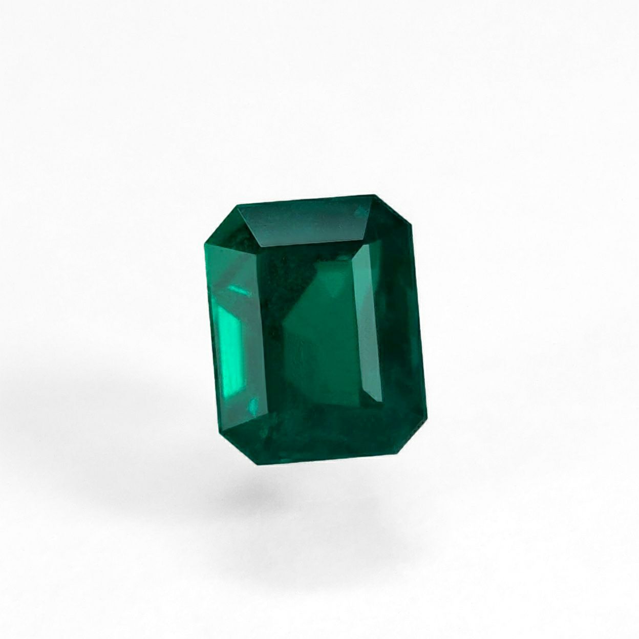 コロンビア産ムゾー鉱山無処理エメラルド(ノンオイル)0.85ct(GRS宝石鑑別書付)