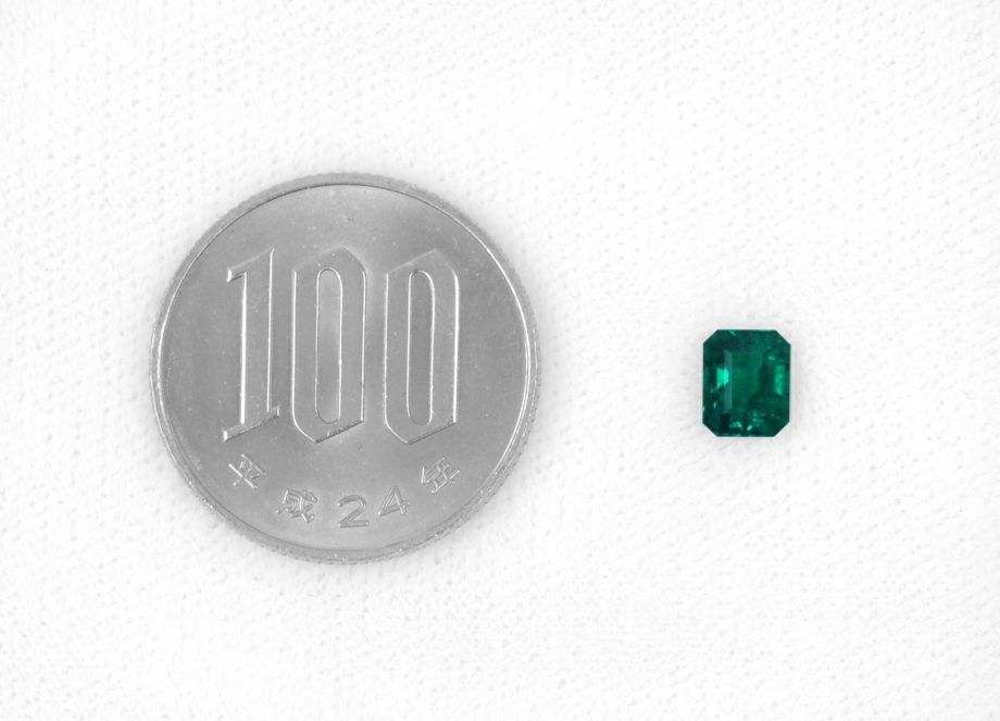 コロンビア産ムゾー鉱山無処理エメラルド(ノンオイル)0.85ct(GRS宝石鑑別書付)