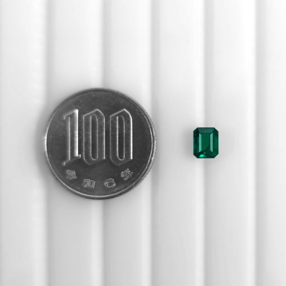 コロンビア産ムゾー鉱山無処理エメラルド(ノンオイル)0.85ct(GRS宝石鑑別書付)