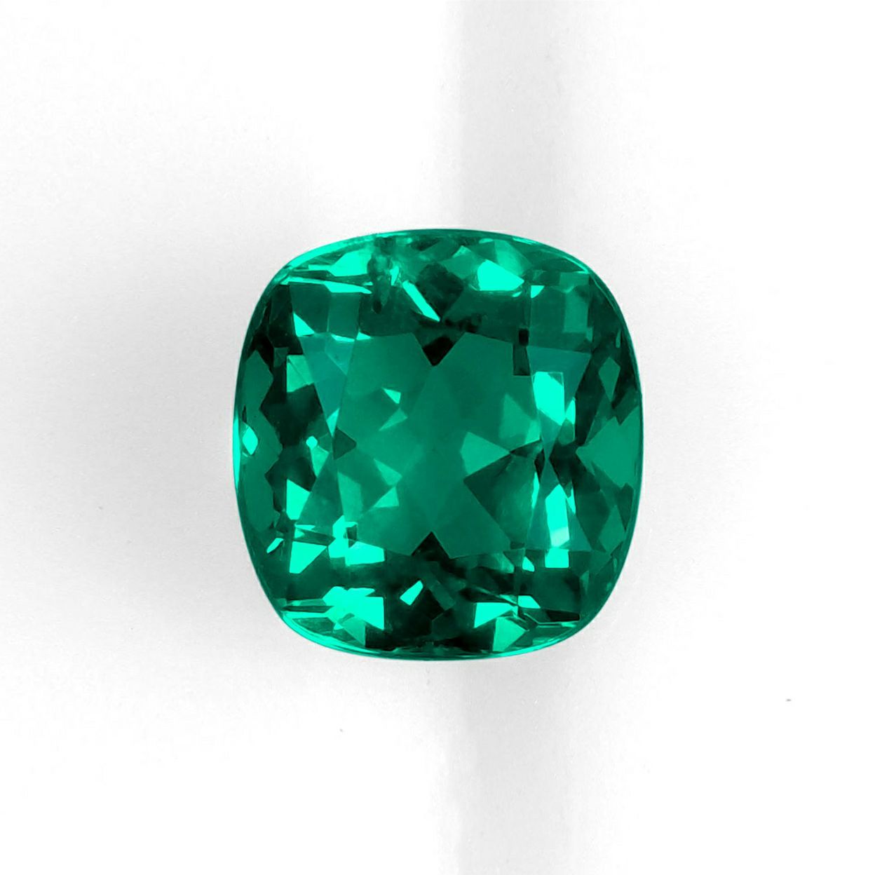 コロンビア産無処理エメラルド(ノンオイル)0.98ct(SSEF宝石鑑別書 GUBELIN宝石鑑別書付)