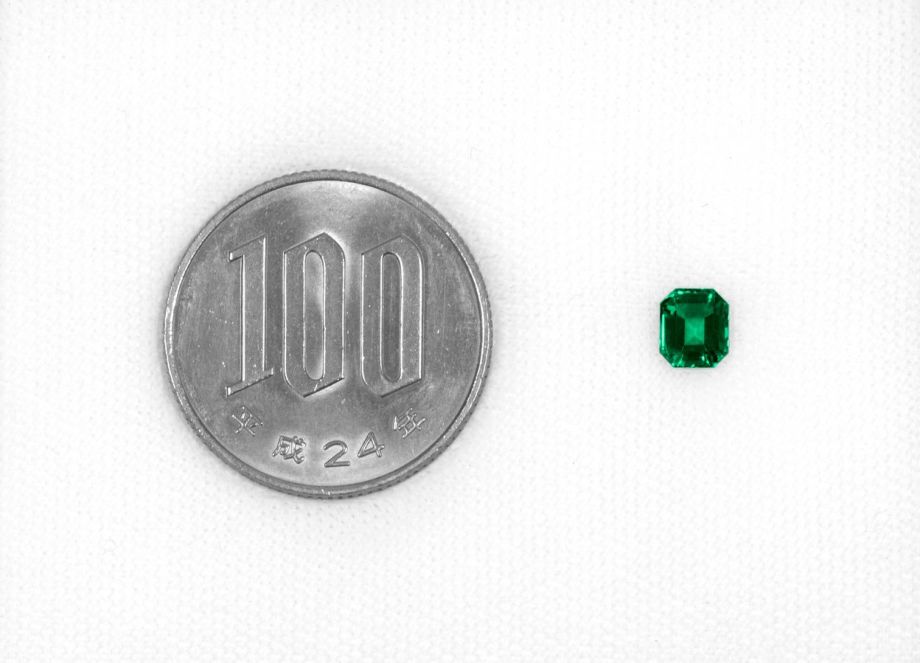 コロンビア産ムゾー鉱山無処理エメラルド(ノンオイル)0.64ct(GUBELIN宝石鑑別書 SSEF宝石鑑別書付)