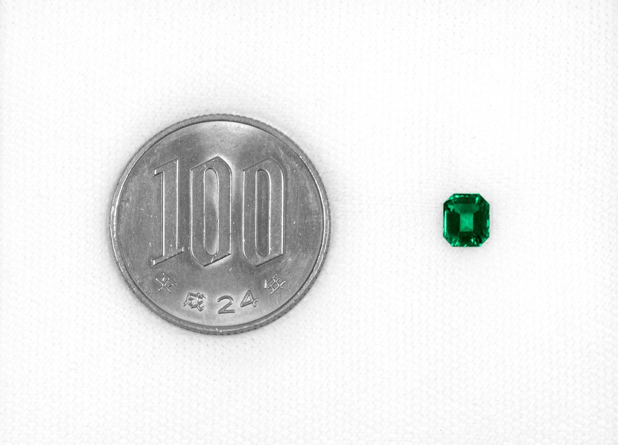 コロンビア産ムゾー鉱山無処理エメラルド(ノンオイル)0.64ct(SSEF宝石鑑別書 GUBELIN宝石鑑別書付)