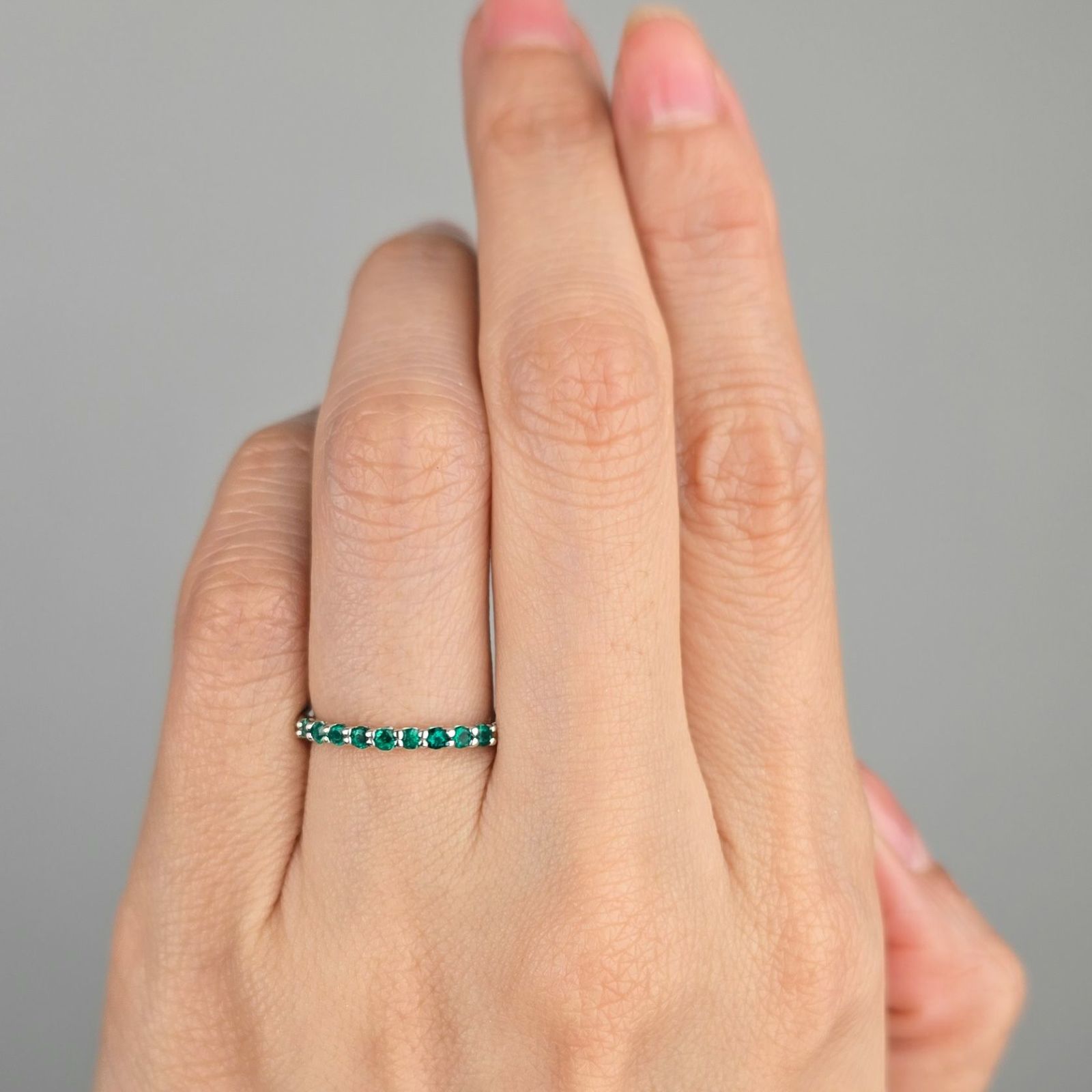 コロンビア産エメラルドハーフエタニティプラチナリング