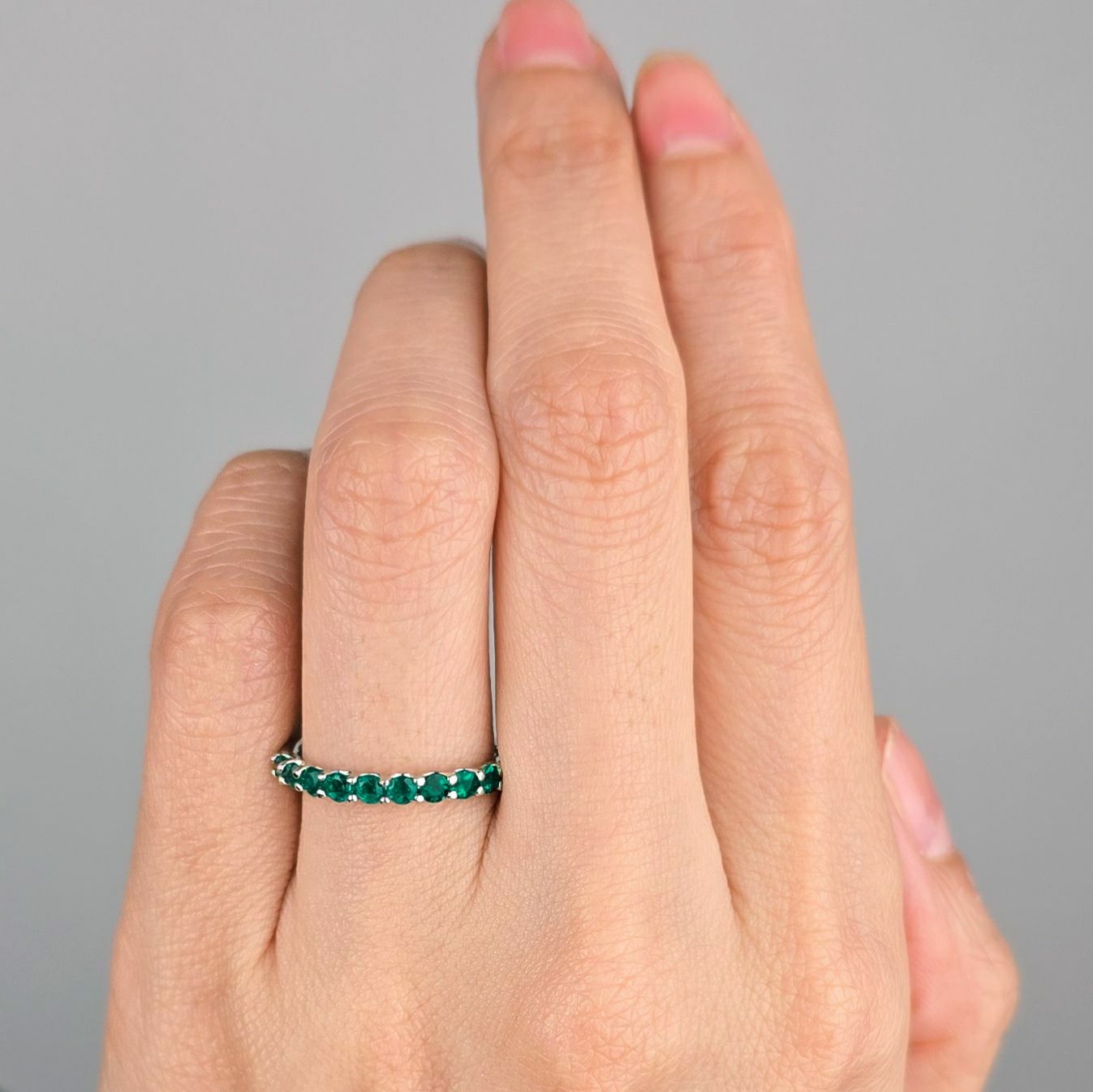 コロンビア産エメラルドハーフエタニティプラチナリング