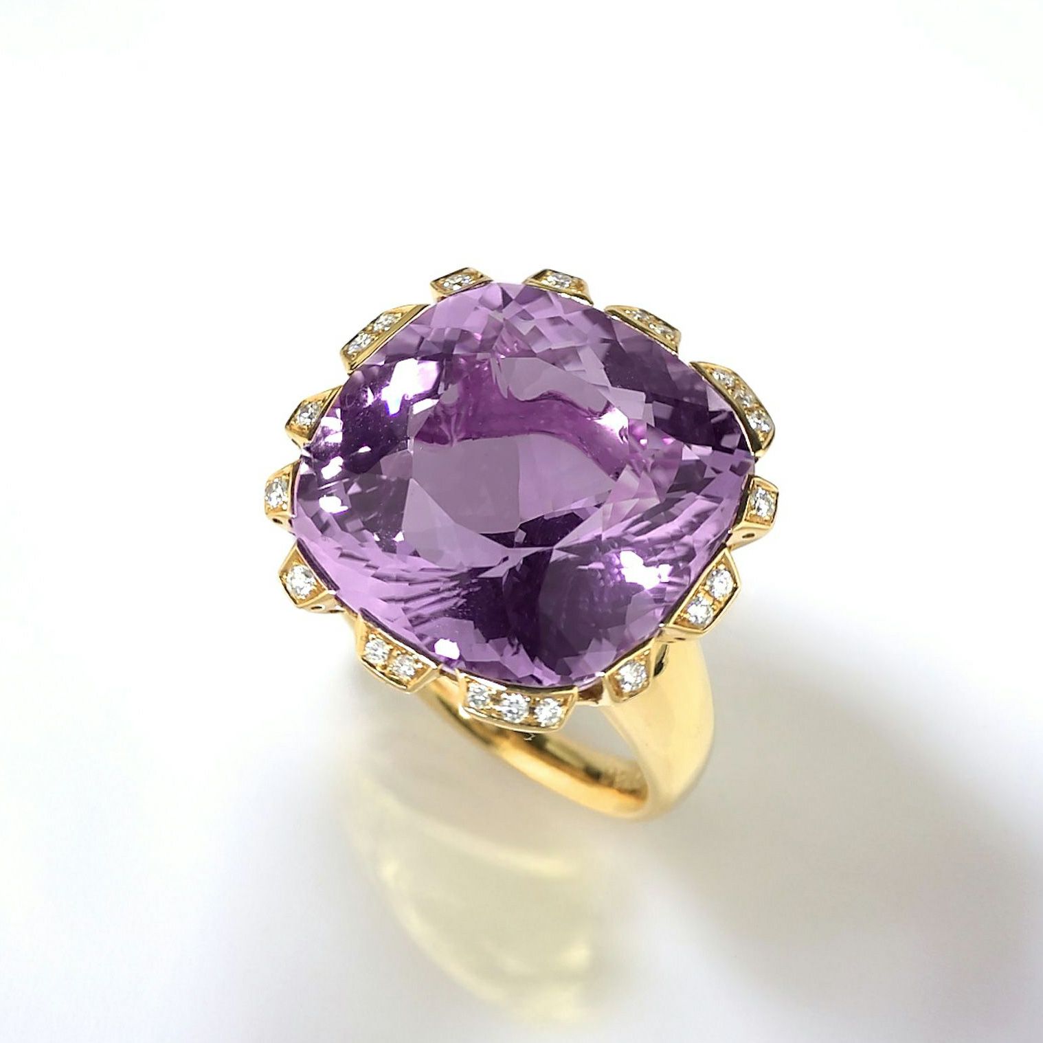アメシスト22.6ctK18ゴールドリングダイヤ0.20ct付(中央宝石研究所宝石鑑別書付)