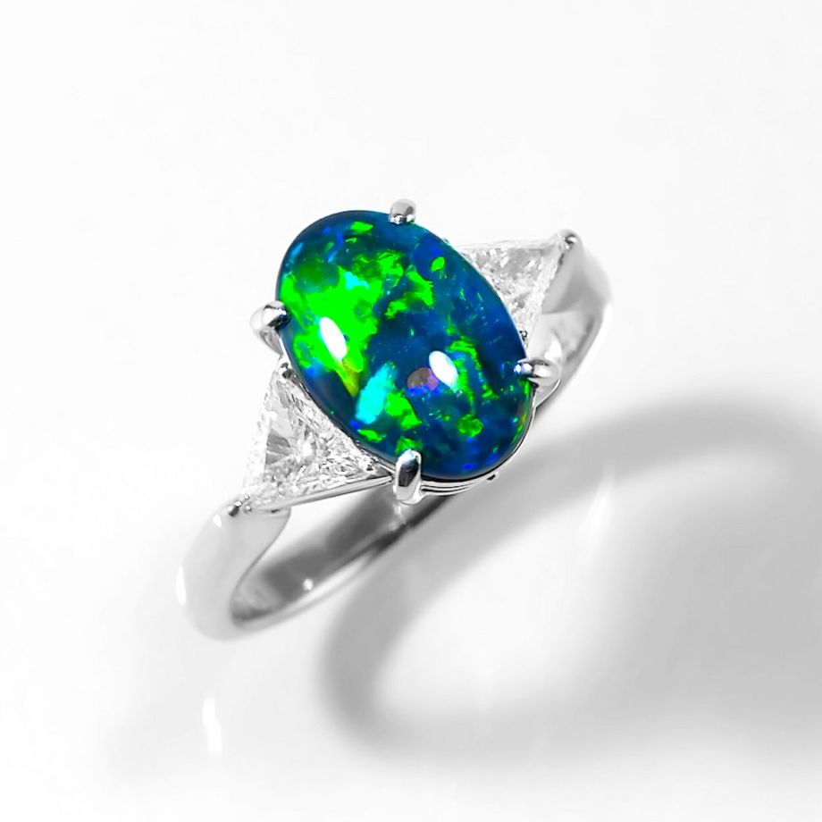 ブラックオパール1.70ctプラチナリングダイヤ0.40ct付(宝石鑑別書付)