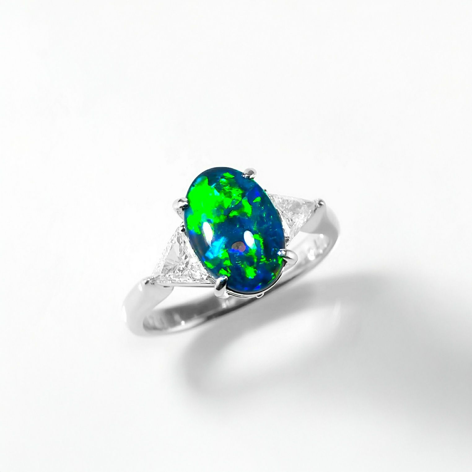 ブラックオパール1.70ctプラチナリングダイヤ0.40ct付(宝石鑑別書付)