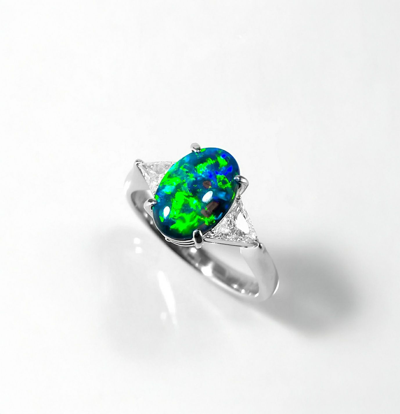 ブラックオパール1.70ctプラチナリングダイヤ0.40ct付(宝石鑑別書付)