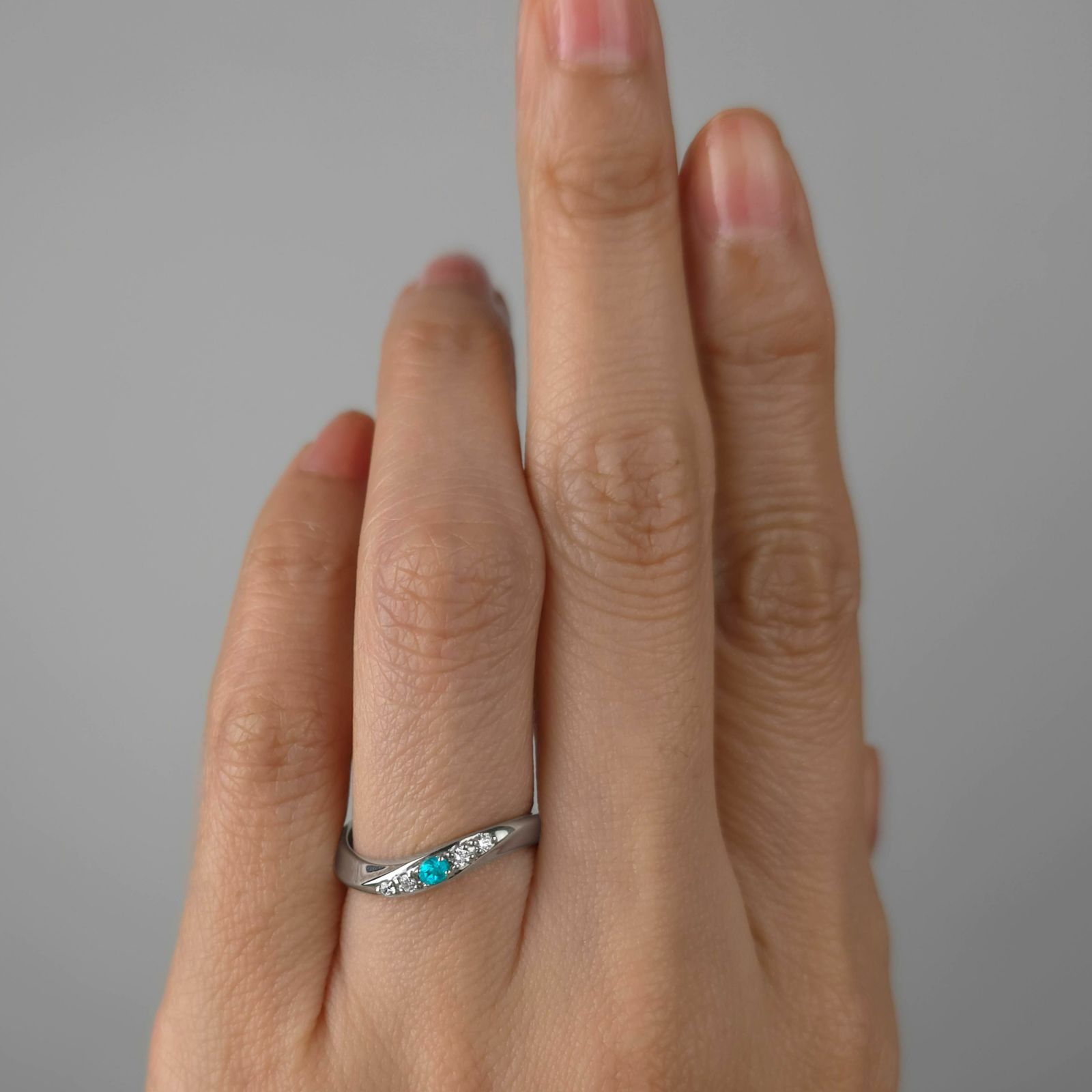 ブラジル産パライバトルマリン0.054ctプラチナリングダイヤ0.05ct付(中央宝石研究所宝石鑑別書付)