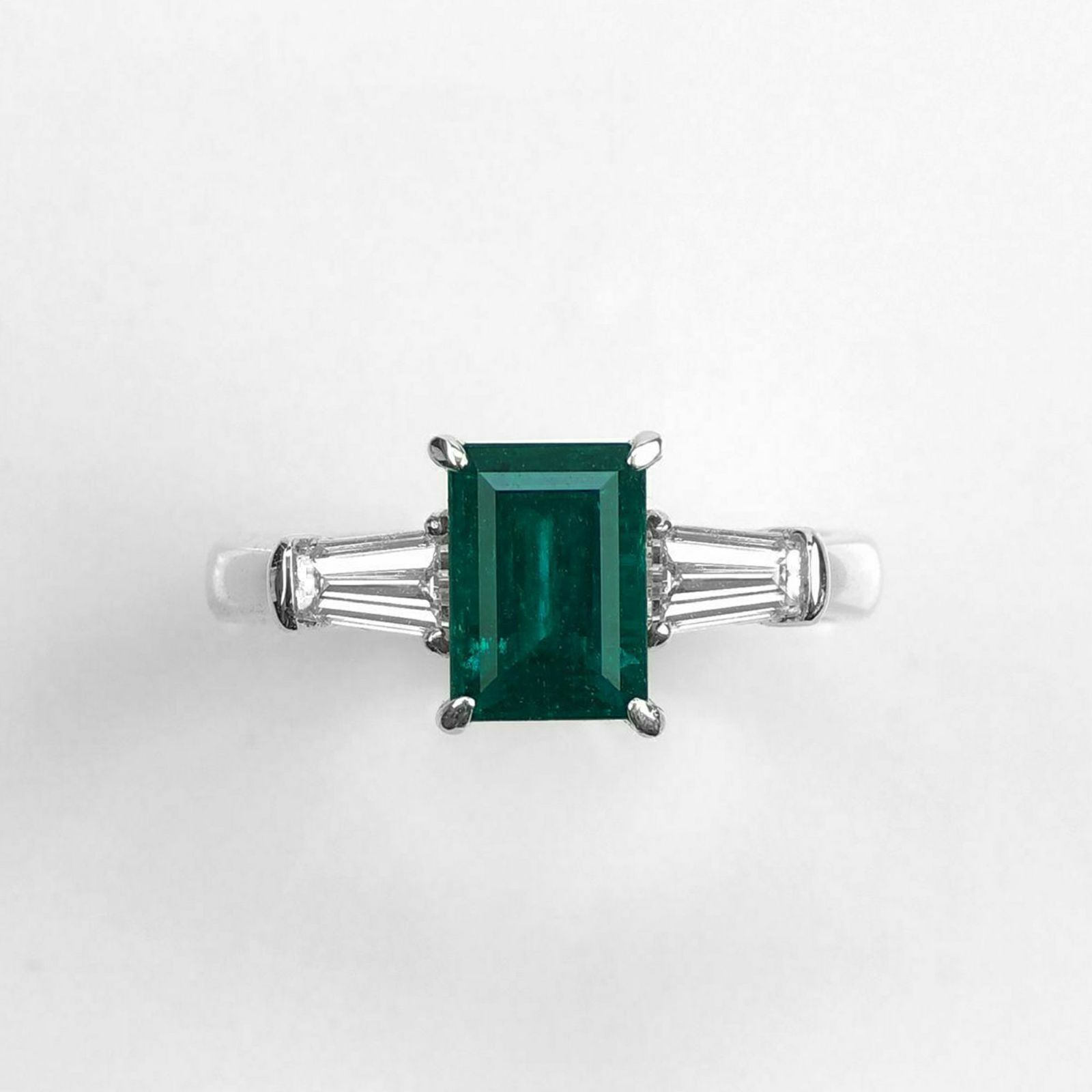 コロンビア産ムゾー鉱山エメラルド1.49ctプラチナリングダイヤ0.54ct付(GRS宝石鑑別書付)【Muzo Green】【Old Mine】