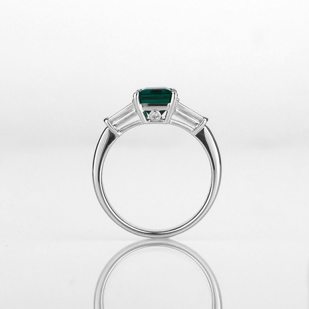 コロンビア産ムゾー鉱山エメラルド1.49ctプラチナリングダイヤ0.54ct付(GRS宝石鑑別書付)【Muzo Green】【Old Mine】