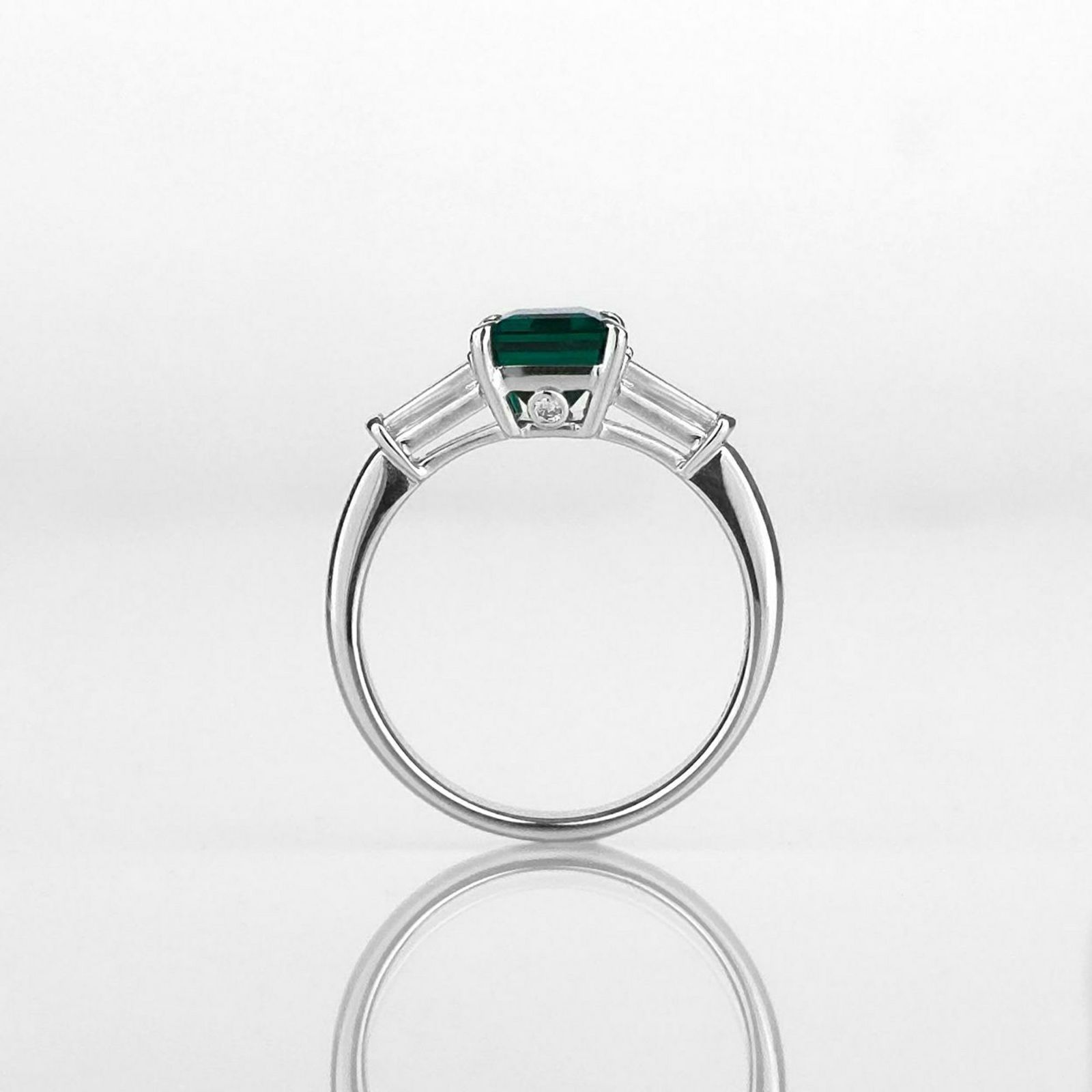 コロンビア産ムゾー鉱山エメラルド1.49ctプラチナリングダイヤ0.54ct付(GRS宝石鑑別書付)【Muzo Green】【Old Mine】