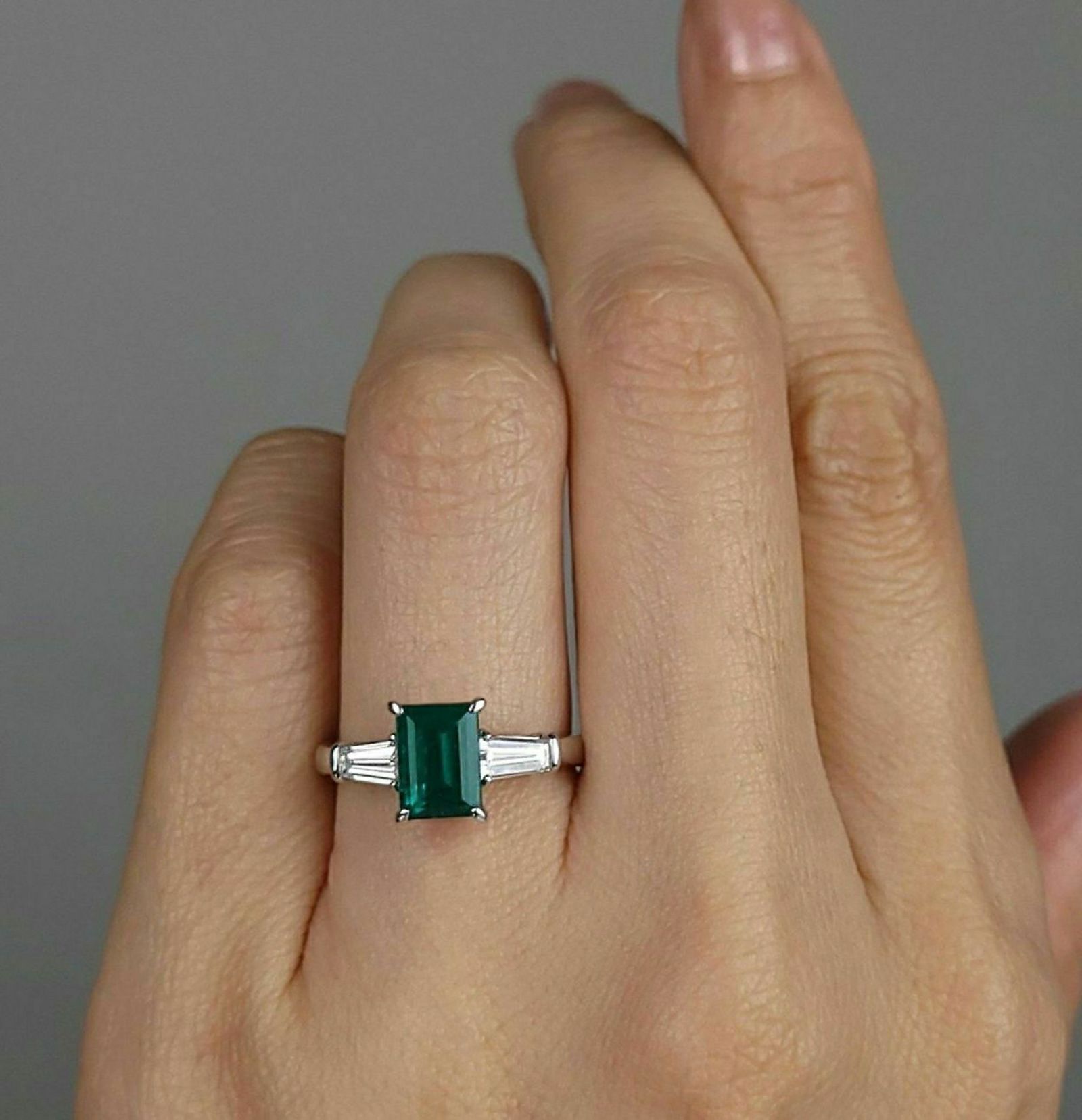 コロンビア産ムゾー鉱山エメラルド1.49ctプラチナリングダイヤ0.54ct付(GRS宝石鑑別書付)【Muzo Green】【Old Mine】