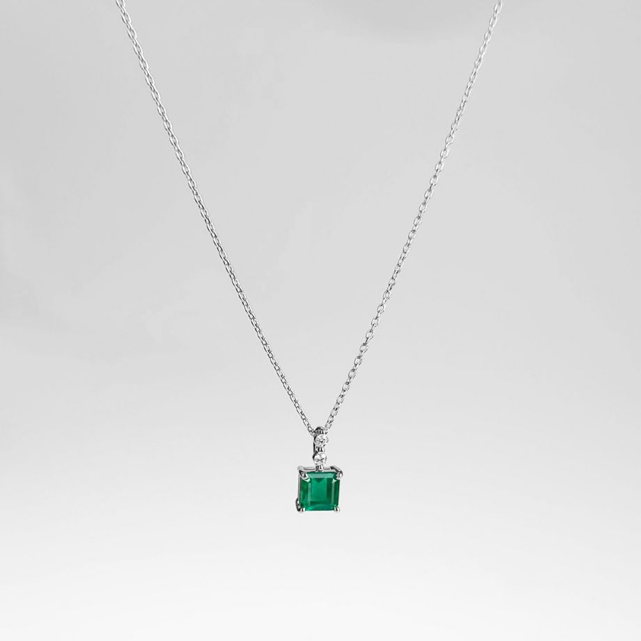 コロンビア産エメラルド0.643ctプラチナネックレスダイヤ0.041ct付 (中央宝石研究所宝石鑑別書付)