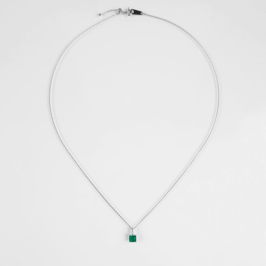 コロンビア産エメラルド0.643ctプラチナネックレスダイヤ0.041ct付 (中央宝石研究所宝石鑑別書付)