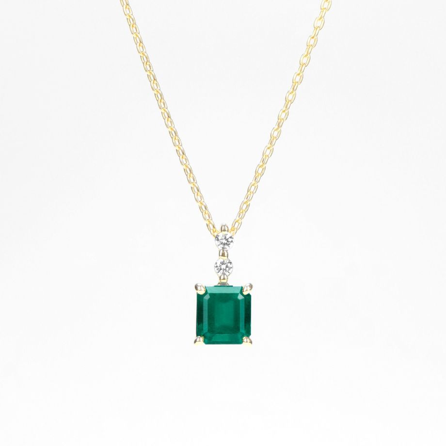 コロンビア産エメラルド0.66ctK18ゴールドネックレスダイヤ0.04ct付 (中央宝石研究所宝石鑑別書付)