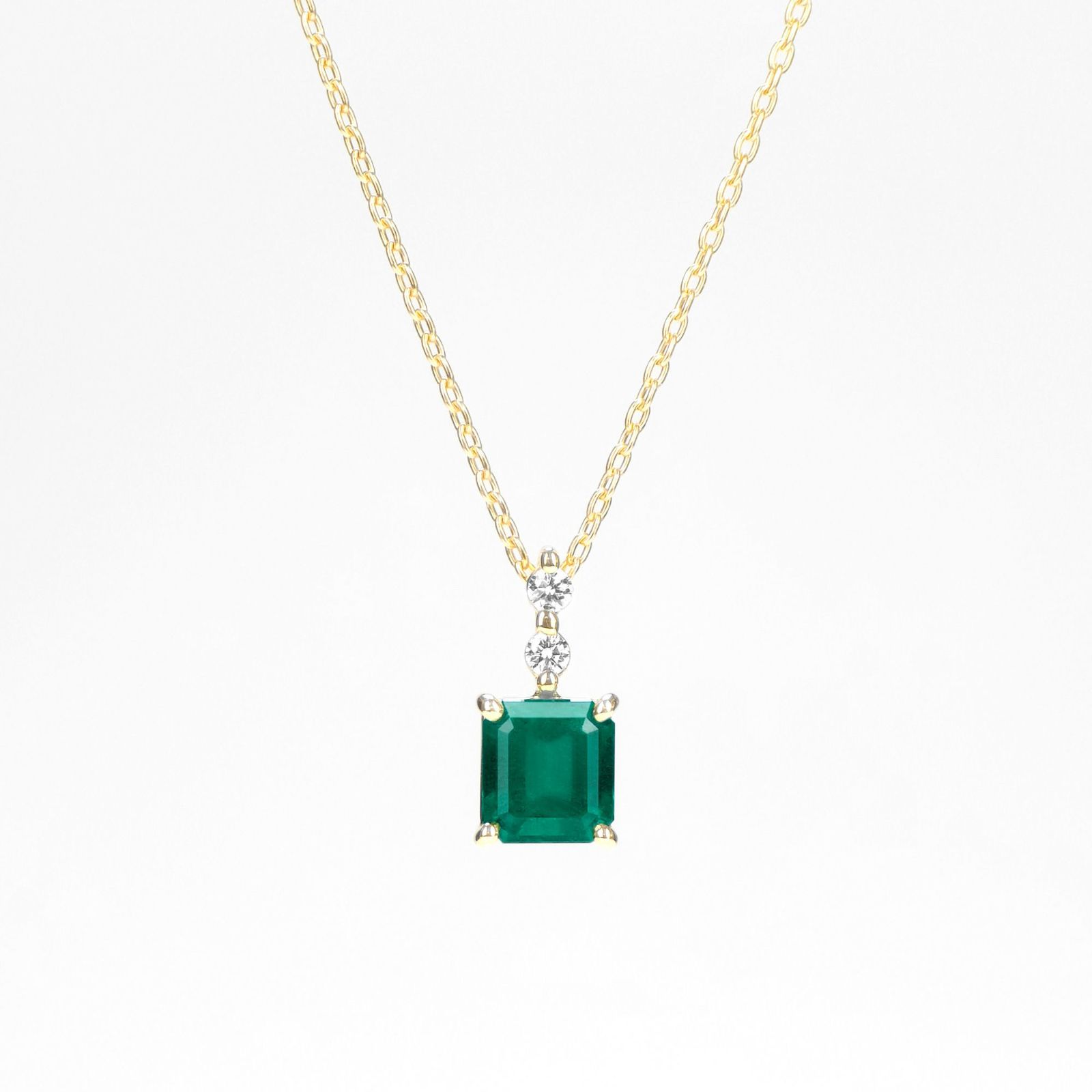 コロンビア産エメラルド0.66ctK18ゴールドネックレスダイヤ0.04ct付 (中央宝石研究所宝石鑑別書付)