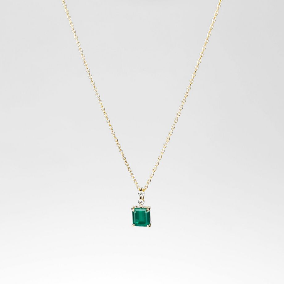 コロンビア産エメラルド0.66ctK18ゴールドネックレスダイヤ0.04ct付 (中央宝石研究所宝石鑑別書付)