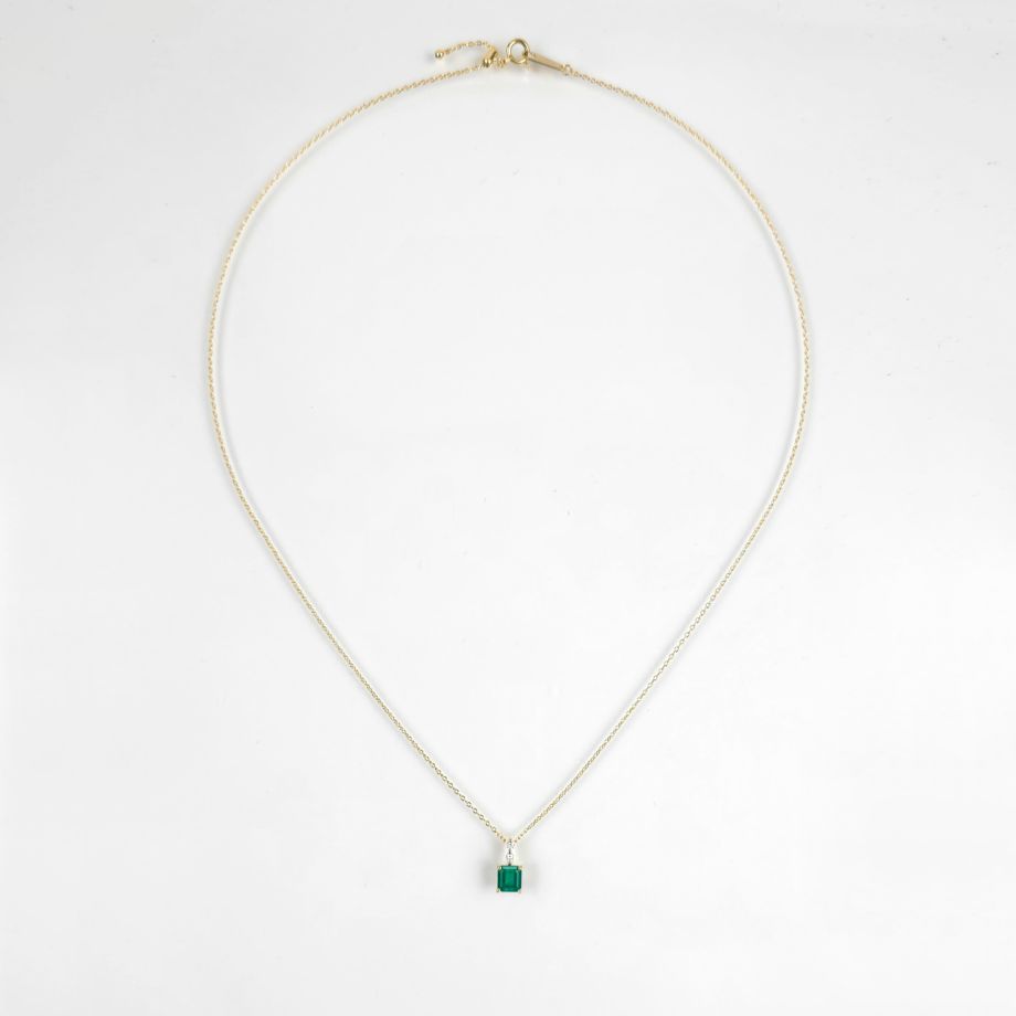コロンビア産エメラルド0.66ctK18ゴールドネックレスダイヤ0.04ct付 (中央宝石研究所宝石鑑別書付)