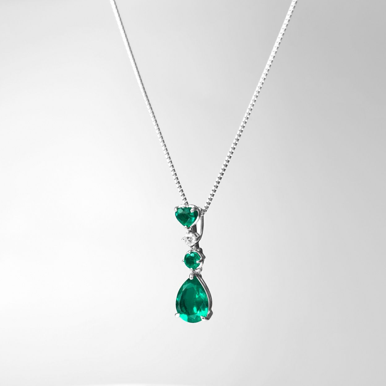 コロンビア産エメラルド1.39ct0.27ct0.07ctプラチナネックレスダイヤ0.06ct付(中央宝石研究所宝石鑑別書付)